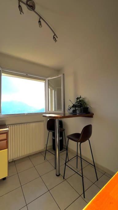 Superbe Appartement 2 Chambres Avec Vue Sur La Mer Et La Montagne Marseille Exterior photo